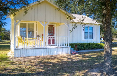 Grand Saline House | The Venue at Three Points - The Farm House
