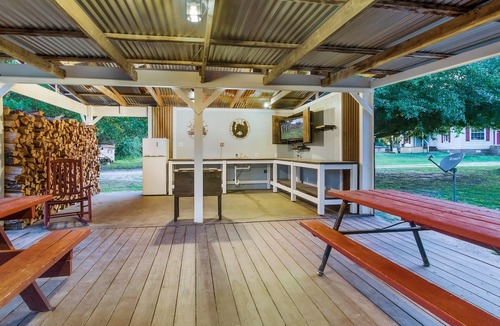 Grand Saline House | The Venue at Three Points - The Farm House