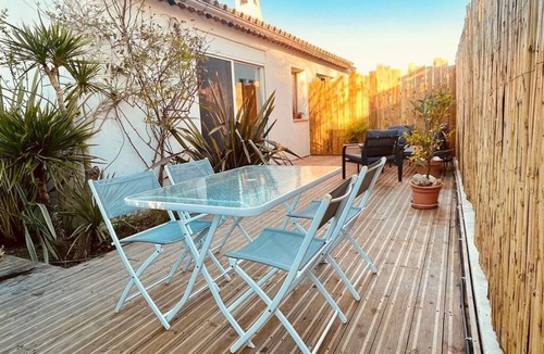 Saintes-Maries-de-la-Mer Apartment | The Villa Vaihéré in the Camargue, the Hibiscus
