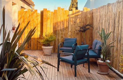 Saintes-Maries-de-la-Mer Apartment | The Villa Vaihéré in the Camargue, the Hibiscus