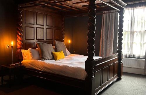 Holmes Chapel Hotel | The Vicarage