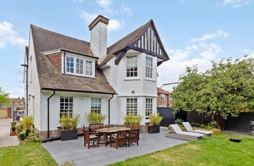 Tooting House | The Vicarage Tooting, SW17