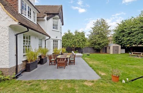 Tooting House | The Vicarage Tooting, SW17