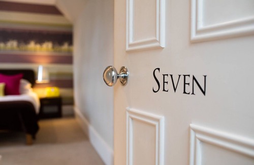 Mortlake Hotel | The Victoria