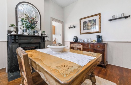 Pittsburgh House | The Victoria