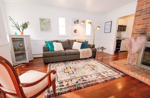 Rainbow Valley Cottage | The Victorian at Valley Glen- a romantic mountain getaway