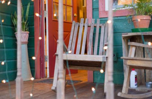 Marble Falls House | The Victorian Cottage at Creekside Camp & Cabins