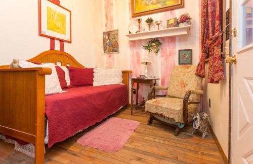 Marble Falls House | The Victorian Cottage at Creekside Camp & Cabins