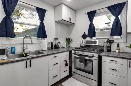 North Buffalo House | The Victorian House - 4 BR, Pet-Friendly with Outdoor Fire Pit