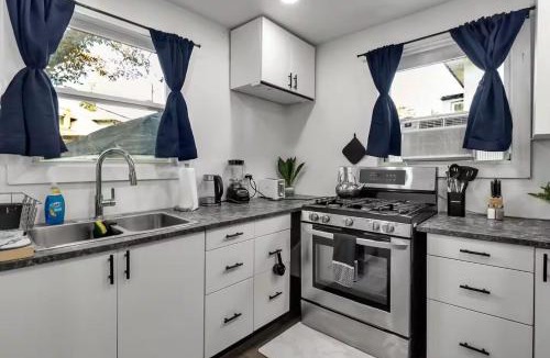 North Buffalo Apartment | The Victorian House