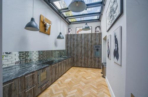 Moffat Apartment | The Victorian Residence