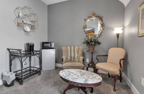 Hamburg Apartment | The Victorian Room at The West End Inn