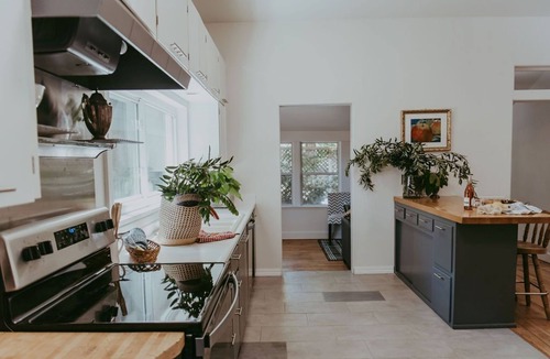 Cloverdale House | The Victorian