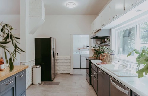 Cloverdale House | The Victorian
