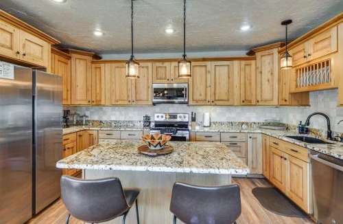 Evergreen House | The View at Mountain Retreat By Red Rocks & Golden