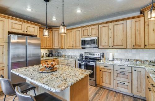 Evergreen House | The View at Mountain Retreat By Red Rocks & Golden