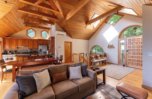Chestnut Springs Cabin | The View at Crawfords Edge - Trails+Tastings+Peace
