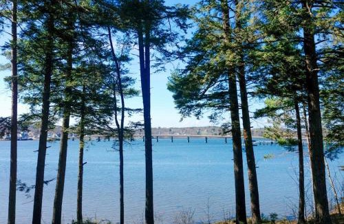 Edgecomb Apartment | The View III at Sheepscot River