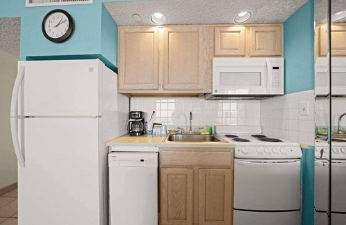 Northeast Virginia Beach Condo | The View Is Doing All the Work
