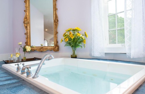 Westerly Bed & Breakfast | The Villa Bed and Breakfast