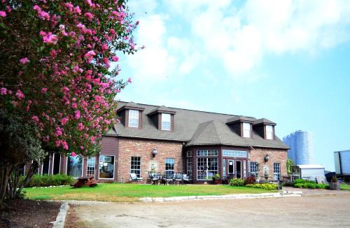 Bryan Bed & Breakfast | The Villa Bed and Breakfast
