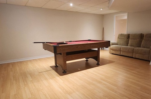 Montreal Villa | The VILLA - Large Pool, 12ft Hedges, Full Privacy