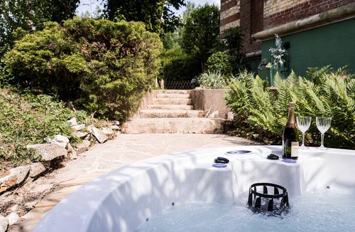 Forges-les-Eaux House | The Villa of L'Etoile - Jacuzzi, Casino, Arcade Machine in Normandy