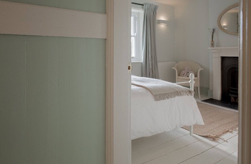 Coberley House | The Villa - Rustic Chic 3BD with Private Garden!