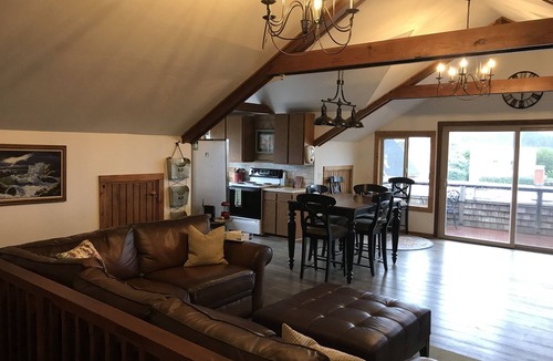 Mendocino House | The Village Bungalow is a spacious second story one plus bedroom flat.