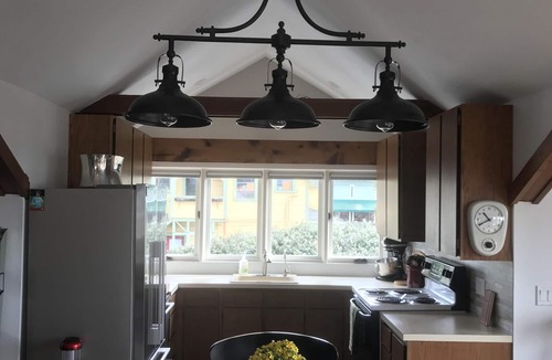 Mendocino House | The Village Bungalow is a spacious second story one plus bedroom flat.