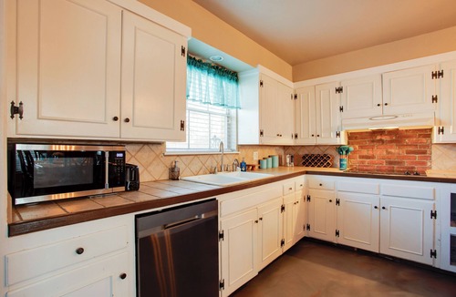 Central Oklahoma City Cottage | The Village Home w/Pool, 12 Mi to Okc!
