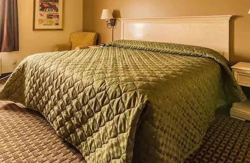 Elora Hotel | The Village Inn