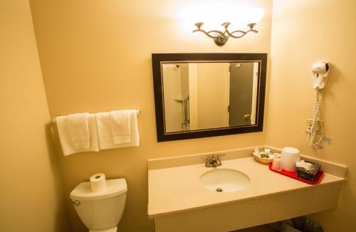 Elora Hotel | The Village Inn
