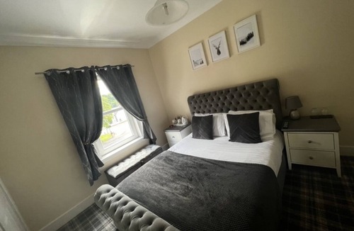 Lanark Hotel | The Village Inn