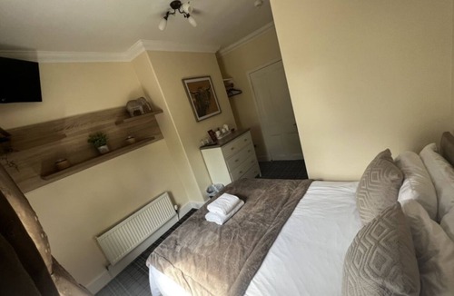 Lanark Hotel | The Village Inn