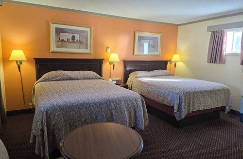 Iron Bridge Hotel | The Village Inn Motel