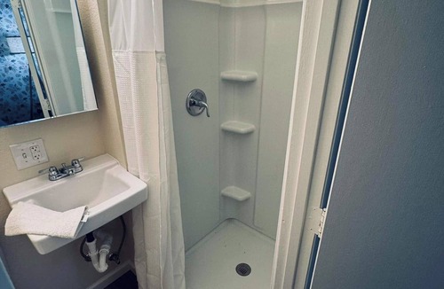 Sylvester Hotel | The Village Inn