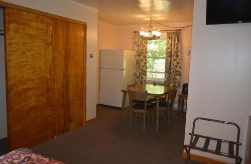 Richfield Springs Hotel | The Village Motel