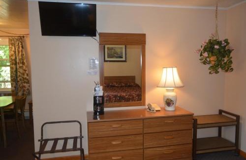 Richfield Springs Hotel | The Village Motel