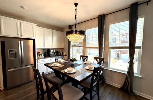 Durham House | The Villas Xanadu Brand New near RDU Airport with Heated Indoor Pool Gym