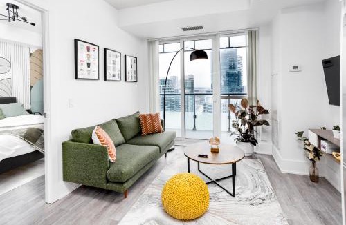 Toronto Entertainment District Apartment | The Vine & View Suite