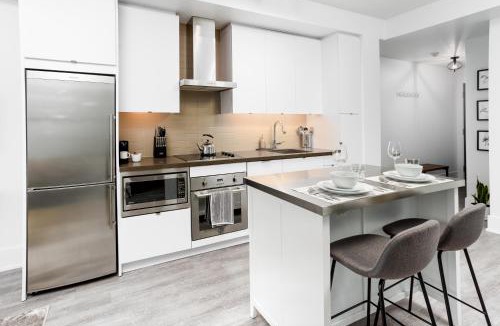 Toronto Entertainment District Apartment | The Vine & View Suite