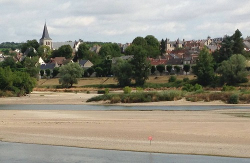 Pouilly-sur-Loire House | The Vineyard and the Loire river