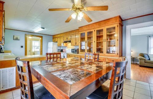Toast House | 'The Vineyard House' - 2 Mi to Dtwn Mount Airy!