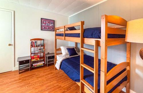 Toast House | 'The Vineyard House' - 2 Mi to Dtwn Mount Airy!