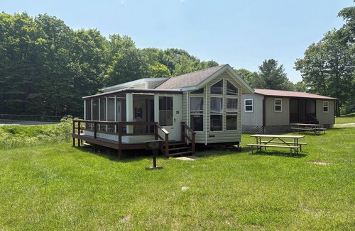 Hammond House | The Vintage Voyager on Black Lake