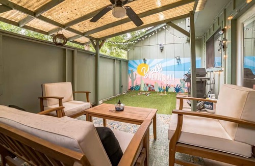 East Congress House | The Vinyl Wildflower - Austin Vibes + Patio + Pool