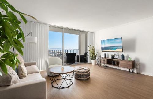 Ocean Park Apartment | The violet-Santa Monica highrise beach front&view