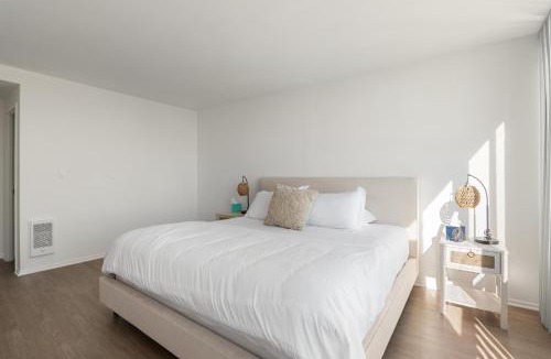 Ocean Park Apartment | The violet-Santa Monica highrise beach front&view