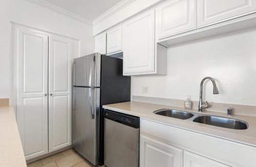 Ocean Park Apartment | The violet-Santa Monica highrise beach front&view